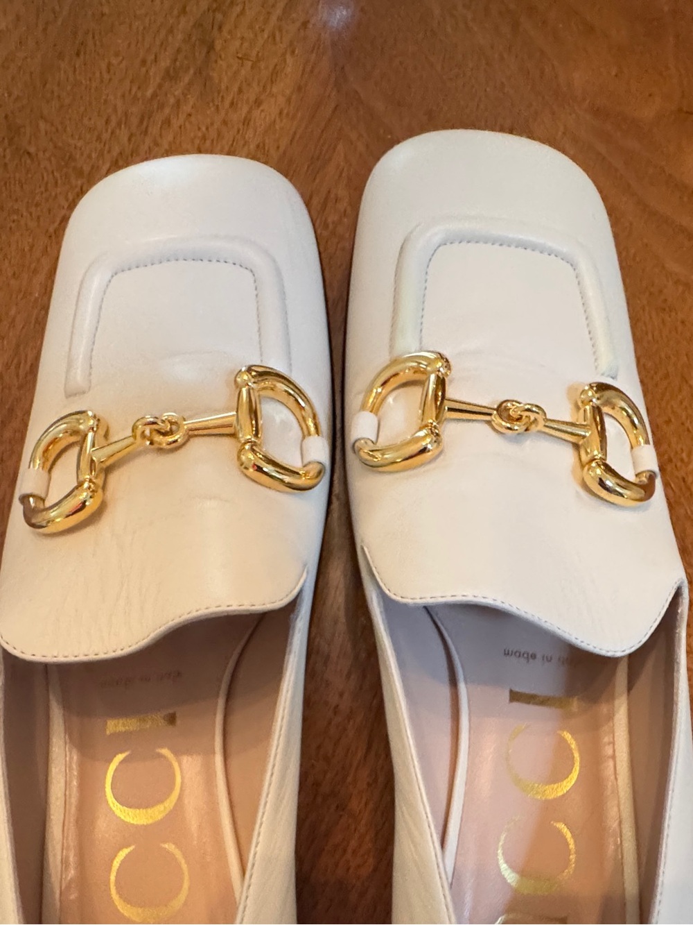 Gucci Cream Leather Loafers with Gold Horsebit - Picture 6 of 7